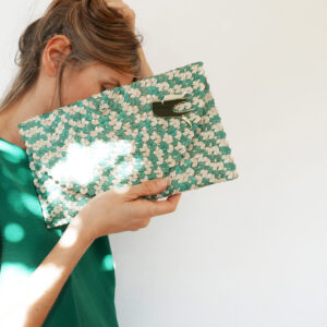 Borsetta clutch in paglia intrecciata azzurra turchese e bianca | BICA-Good Morning Design