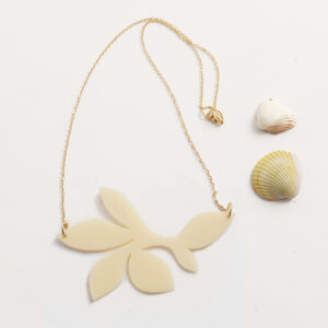 Collana floreale girocollo bianco avorio | statement necklace | BiCA-Good Morning Design