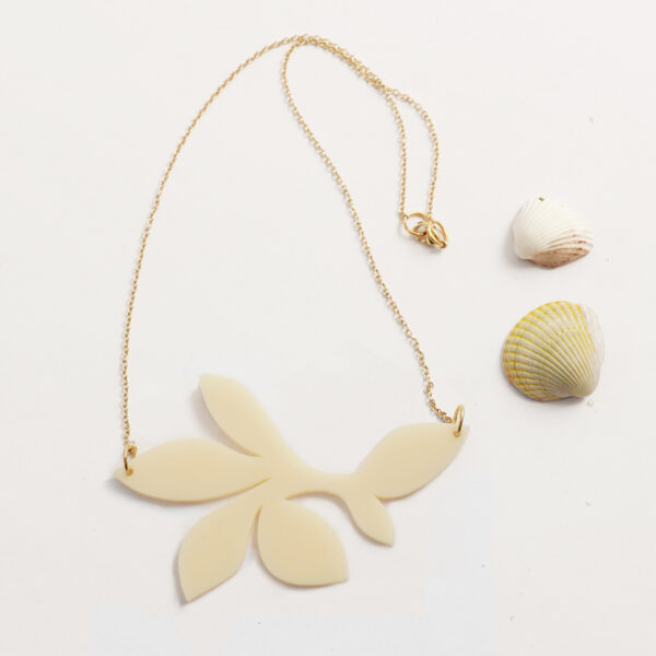 Collana floreale girocollo bianco avorio | statement necklace | BiCA-Good Morning Design