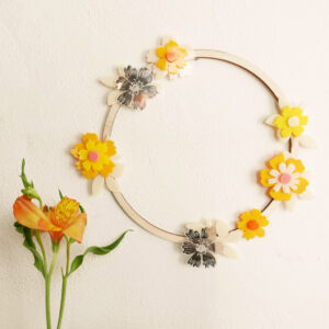 Ghirlanda floreale primaverile | ghirlanda primavera legno e fiori colorati | BiCA-Good Morning Design