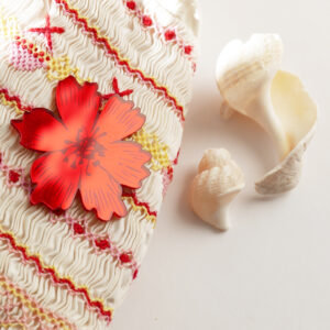 Spilla floreale Anemone rosso specchiante | spilla fiore acrilico | BiCA-Good Morning Design