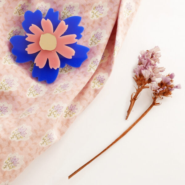 Spilla floreale Anemone blu | spilla fiore acrilico | BiCA-Good Morning Design