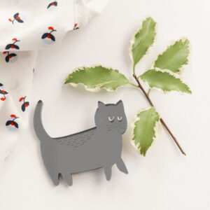 Spilla gatto argento scuro in acrilico | BiCA-Good Morning Design
