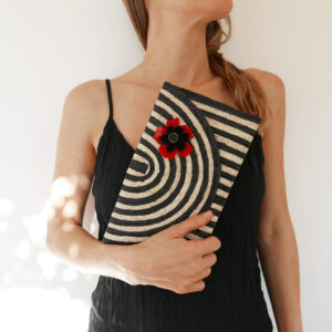 Borsetta clutch in paglia intrecciata a righe bianco e nero | BICA-Good Morning Design