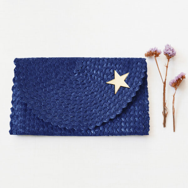 Borsetta clutch in paglia intrecciata blu | borsa paglia | BICA-Good Morning Design