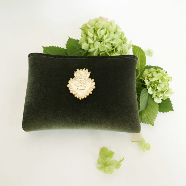 Pochette Chic velluto verde e neoprene con spilla oro | borse fatte a mano in Italia | design italiano | BiCA-Good Morning Design
