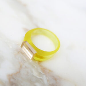 Sunny. Anello minimal di design giallo e oro | Gioielli Milano | BiCA-Good Morning Design