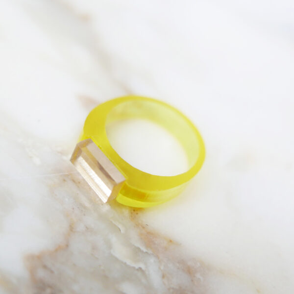 Sunny. Anello minimal di design giallo e oro | Gioielli Milano | BiCA-Good Morning Design