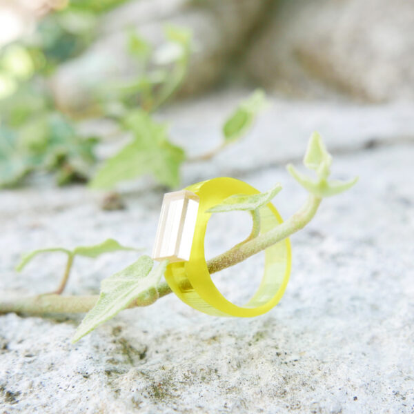 Sunny. Anello minimal di design giallo e oro | Gioielli Milano | BiCA-Good Morning Design