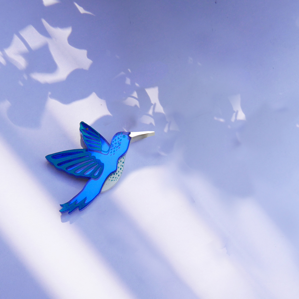 Colibrì, uccellino decorativo da parete, blu e avorio, dipinto a