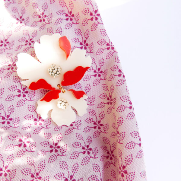 Spilla floreale Fiore Doppio rosso bianco avorio | spille artistiche originali, dal design Italiano, realizzate a milano | BiCA Good Morning Design