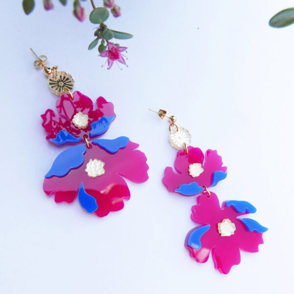 Orecchini pendenti grandi floreali Fiore Doppio fucsia e blu | gioielli artistici originali, dal design Italiano, realizzate a mano a Milano | BiCA Good Morning Design