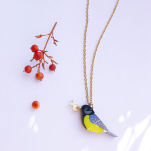 Collana con uccellino Cinciallegra | catena dorata lunga sottile fine | gioielli artistici fatti a mano, dal design Italiano, realizzati a milano | BiCA Good Morning Design