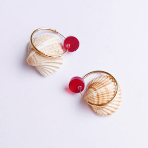 Orecchini cerchio oro, Perla Rossa in specchio acrilico sabbiato | gioielli artistici | fatti a mano, made in Italy| BiCA Good Morning Design